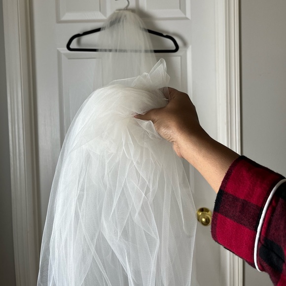 WHITE CLASSIC WEDDING VEIL - Picture 4 of 4